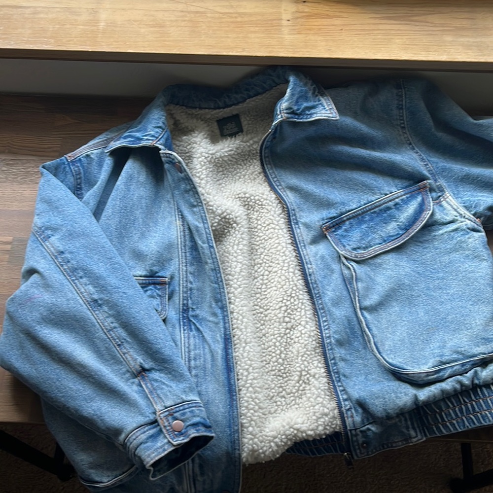 Wild fable faux Sherpa lined vintage style denim jacket.